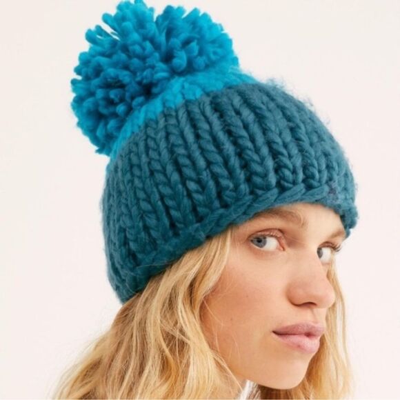 Free People Cozy Up Color Block Chunky Knit Pom Beanie Turquoise Blue - Picture 2 of 6